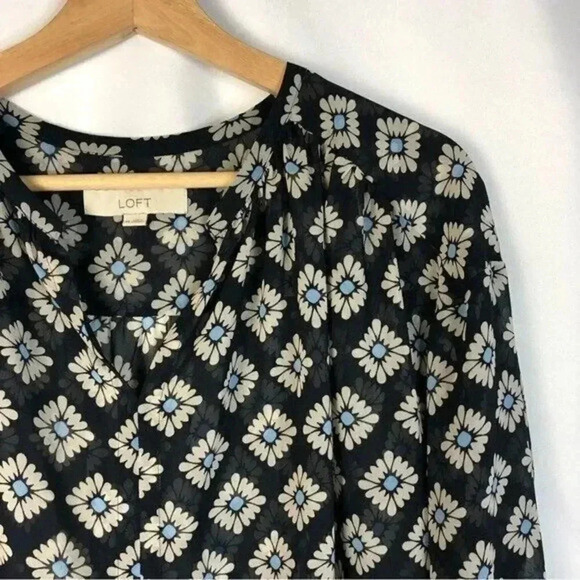 Ann Taylor LOFT Black & White Floral Long Sleeve Blouse XS - Picture 3 of 4